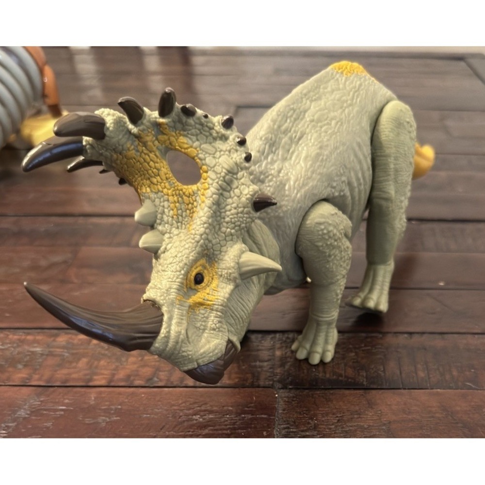 Jurassic World Dino Trackers Wild Roar Regaliceratops Figure 2023 - sounds work!